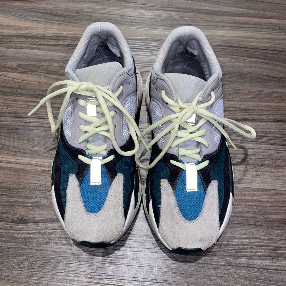 YEEZY 700